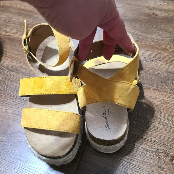 Woman's Sandals - Picture 2 of 4